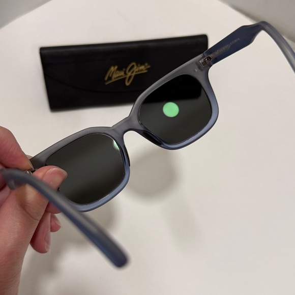 Maui Jim Shore Break MJ 822 Polarized Blue and Charcoal Sunglasses like new
